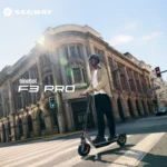 SEGWAY Ninebot F3 PRO D E-Scooter (10 Zoll, Schwarz/Silber/Rot) – Bild 2